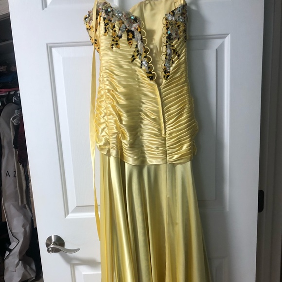 Strapless yellow gown - Picture 5 of 5